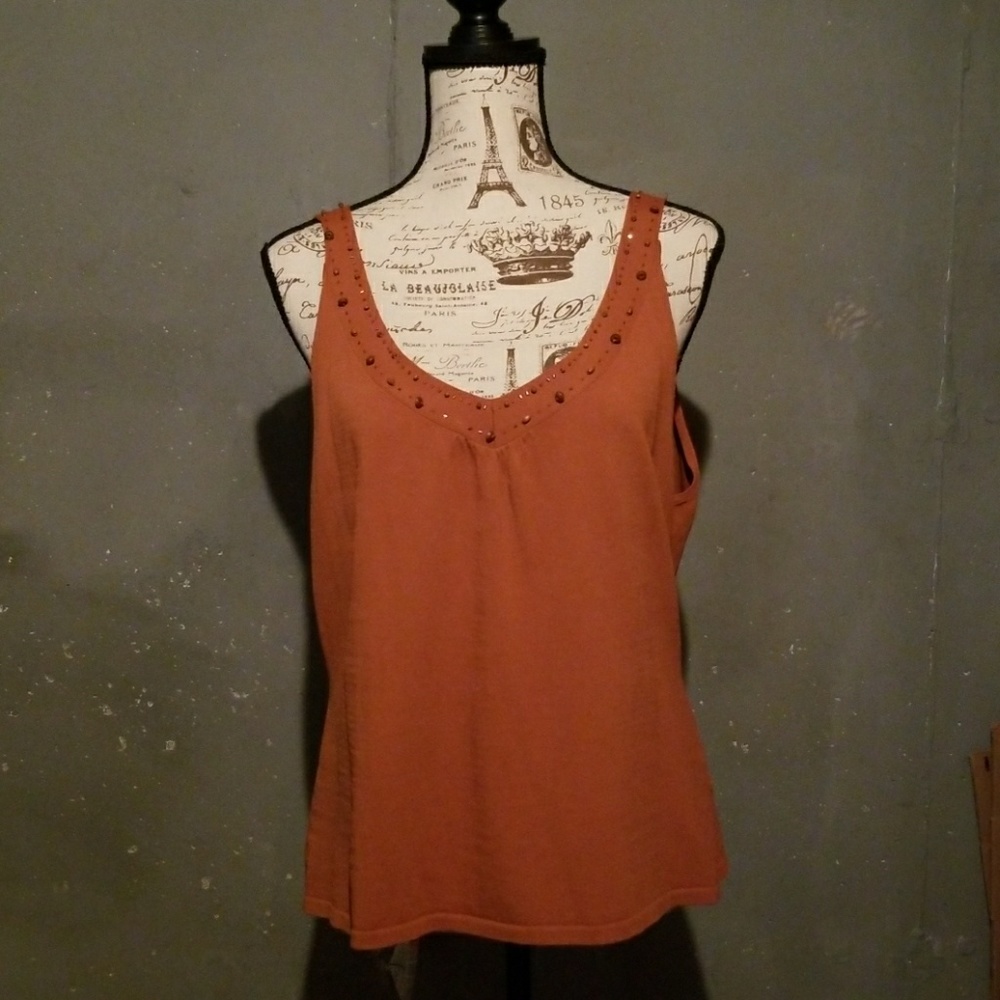 Sleeveless V neck top